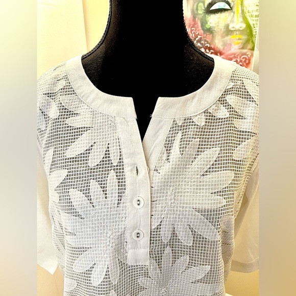 NWOT/La Madona sequin mesh  3/4 button sleeve, floral design in white 🤍🤍🤍 - Picture 4 of 10